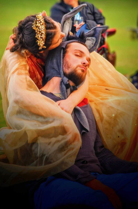 Titania hugs Bottom transformed into an ass